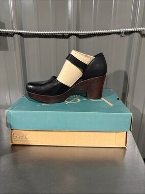 b.o.c Black Leather Mary Jane Platform Clogs